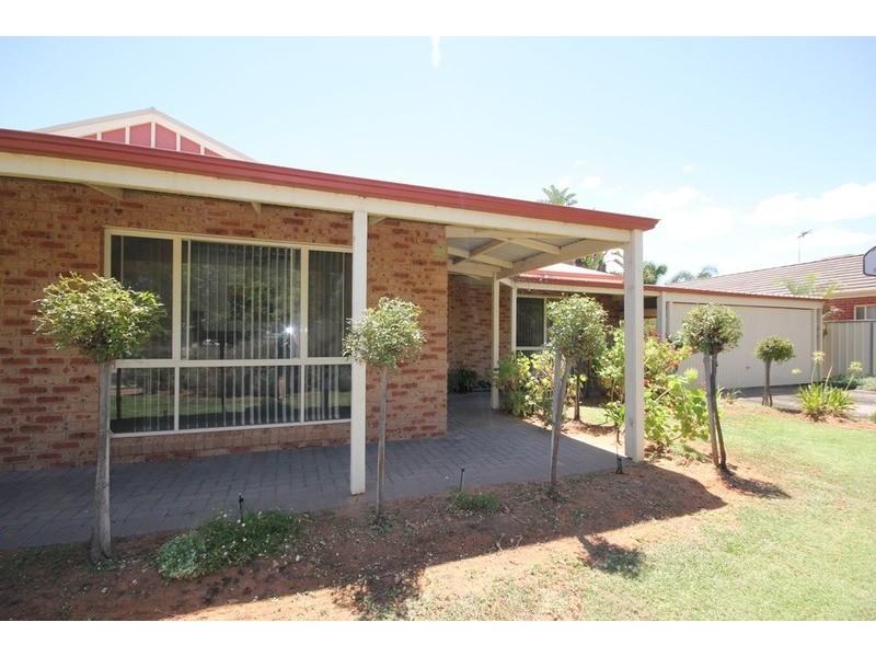 4 Pevensey  Grove, Mildura VIC 3500