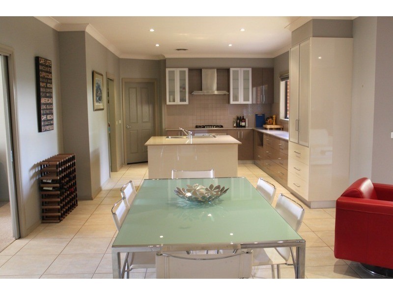 4 Popular Alm  Court, Mildura VIC 3500