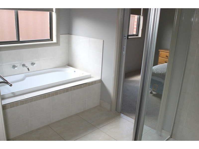 4 Popular Alm  Court, Mildura VIC 3500