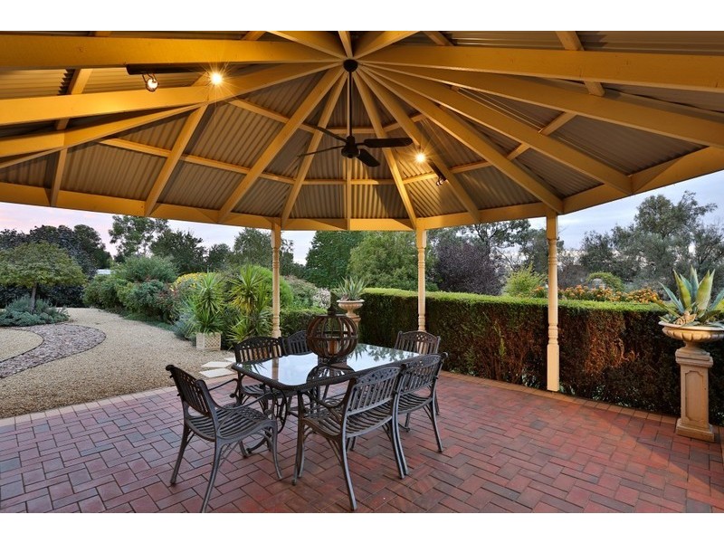 2 St Andrews Drive, Cabarita VIC 3505