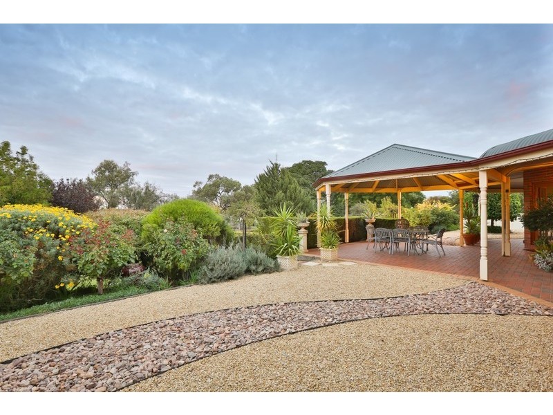 2 St Andrews Drive, Cabarita VIC 3505