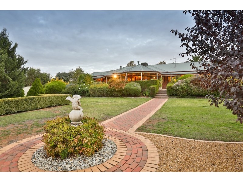 2 St Andrews Drive, Cabarita VIC 3505