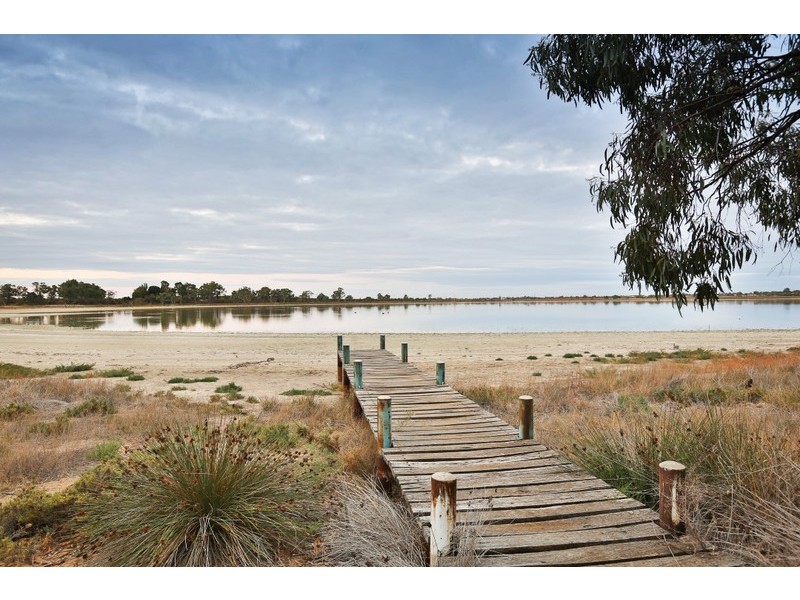 2 St Andrews Drive, Cabarita VIC 3505