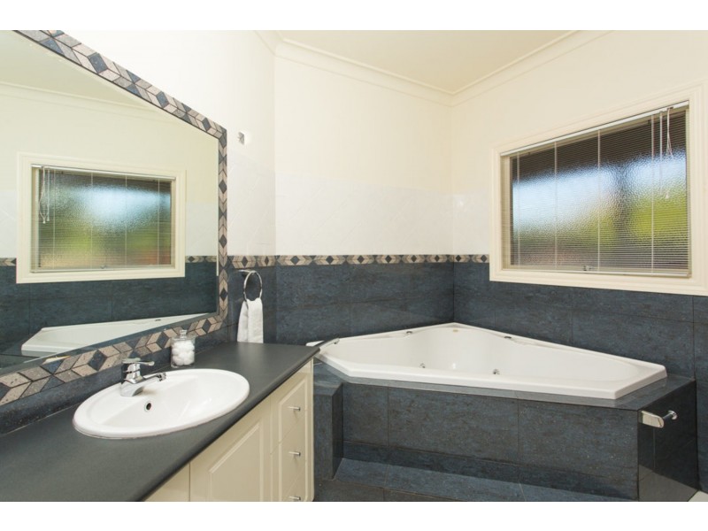 12 Riverview Rise, Gol Gol NSW 2738