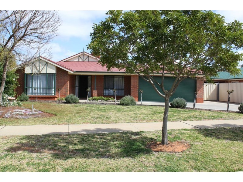 16 Belleview Drive, Irymple VIC 3498