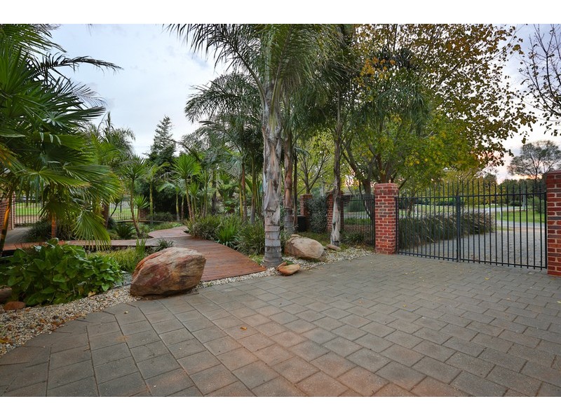 1 St Andrews Drive, Cabarita VIC 3505