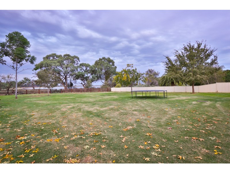 1 St Andrews Drive, Cabarita VIC 3505