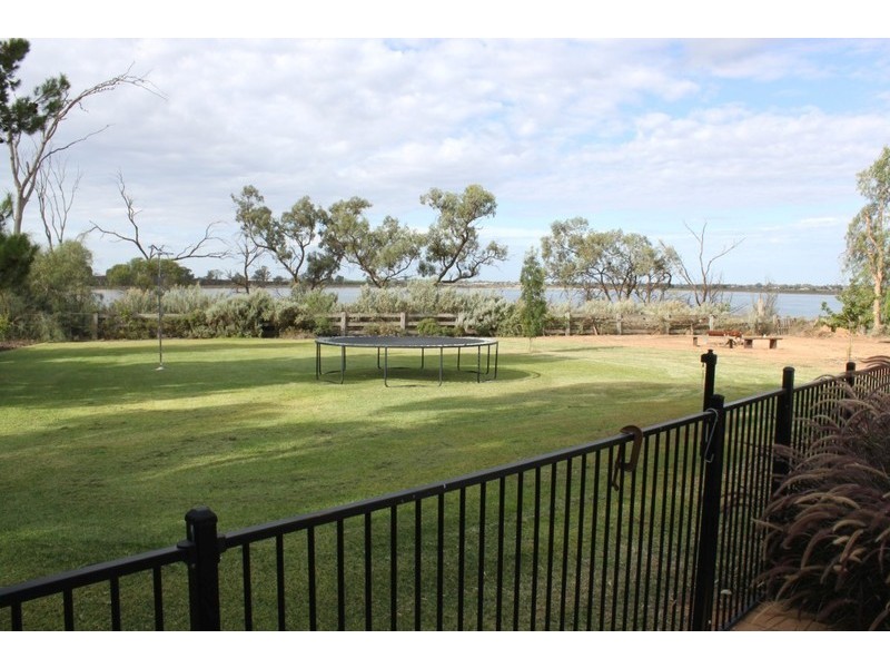 5 St Andrews Drive, Cabarita VIC 3505