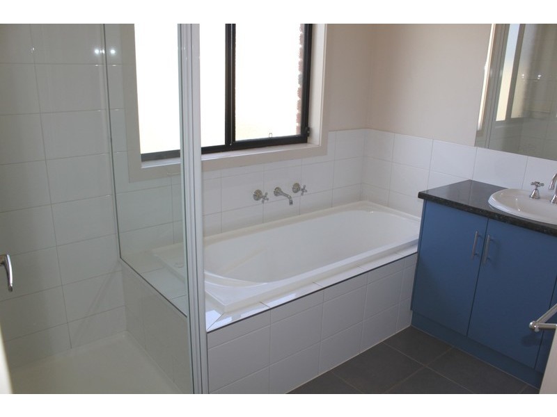 11 Darlington Parade, Mildura VIC 3500