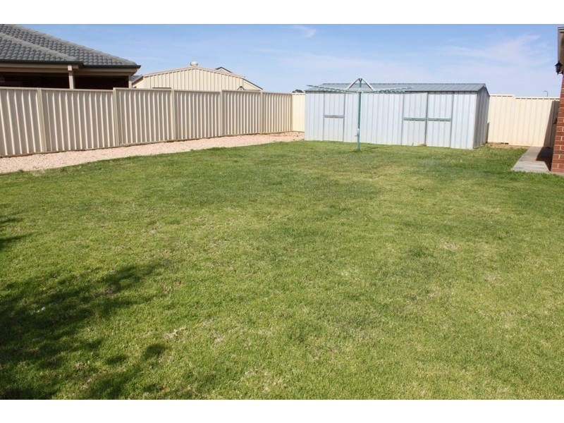 11 Darlington Parade, Mildura VIC 3500