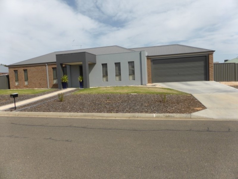 9 James Cook Drive, Mildura VIC 3500