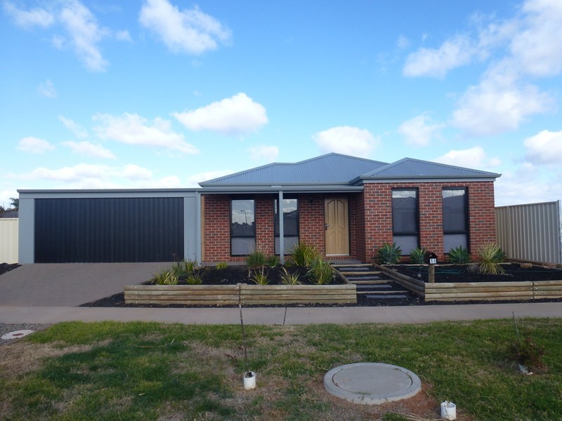 11 Darlington Parade, Mildura VIC 3500