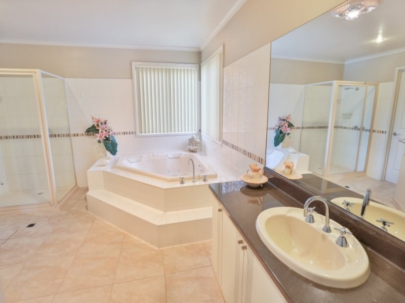 11 Riverview Rise, Gol Gol NSW 2738