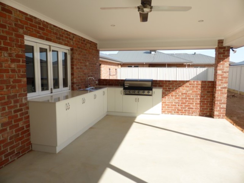 11 Karalanzer Drive, Mildura VIC 3500