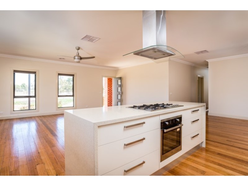 296  Twelfth Street, Mildura VIC 3500