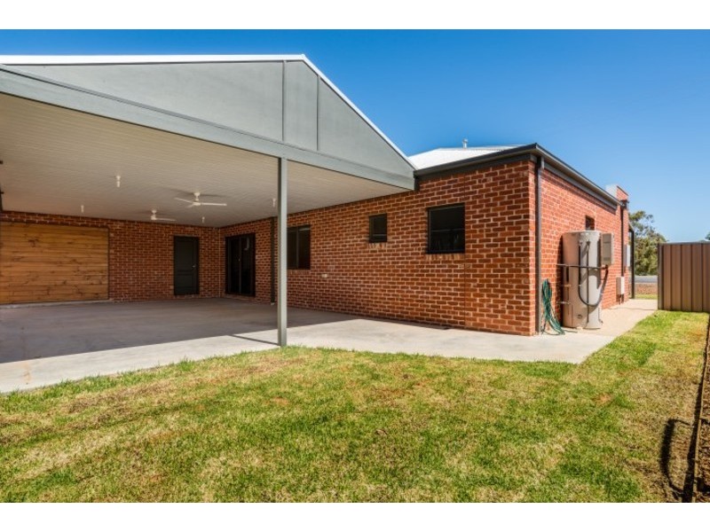296  Twelfth Street, Mildura VIC 3500