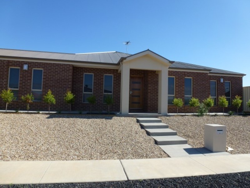 4 Lakeview Court, Mildura VIC 3500