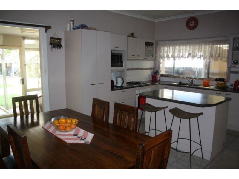 4 Victoria Court, Mildura VIC 3500