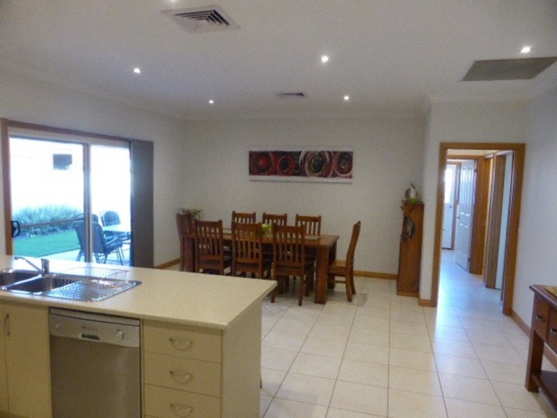 27 Bakogiannis Court, Mildura VIC 3500