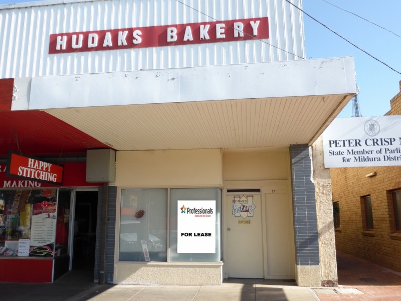 37 Deakin Avenue, Mildura VIC 3500