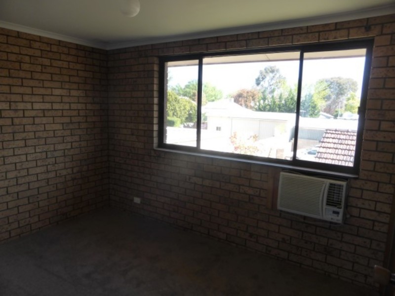 1/2 Cameron Avenue, Mildura VIC 3500