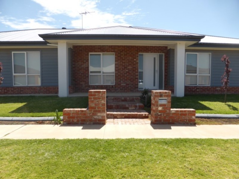 11 Karalanzer Drive, Mildura VIC 3500