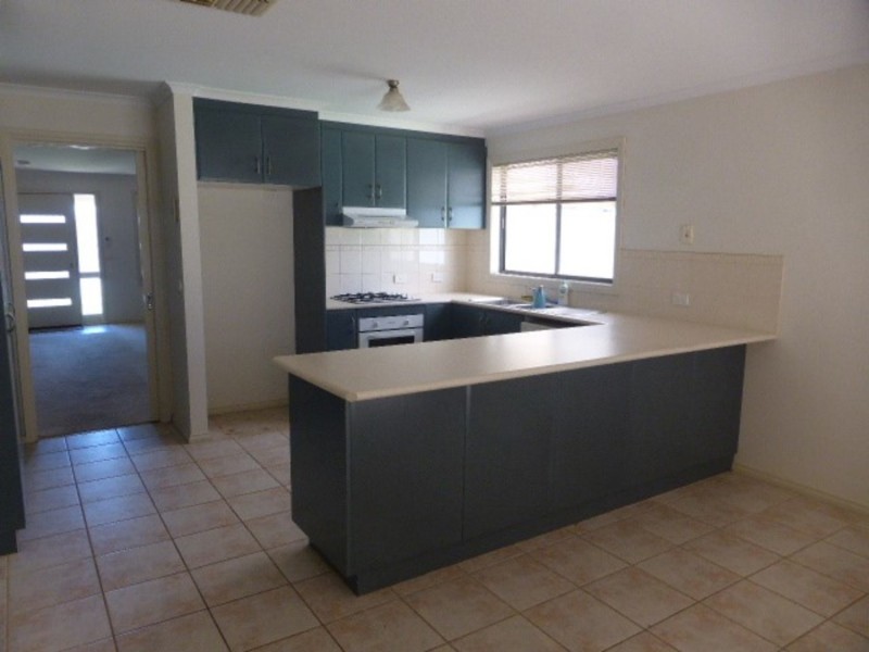 2 Robert Court, Gol Gol NSW 2738