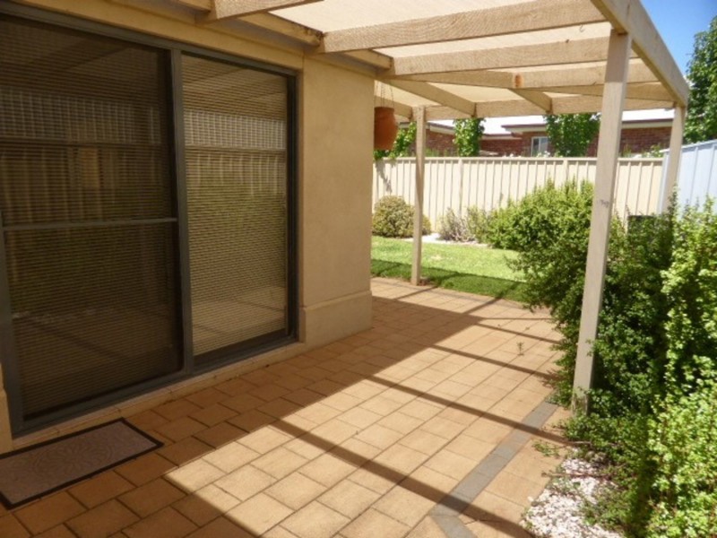 2 Robert Court, Gol Gol NSW 2738