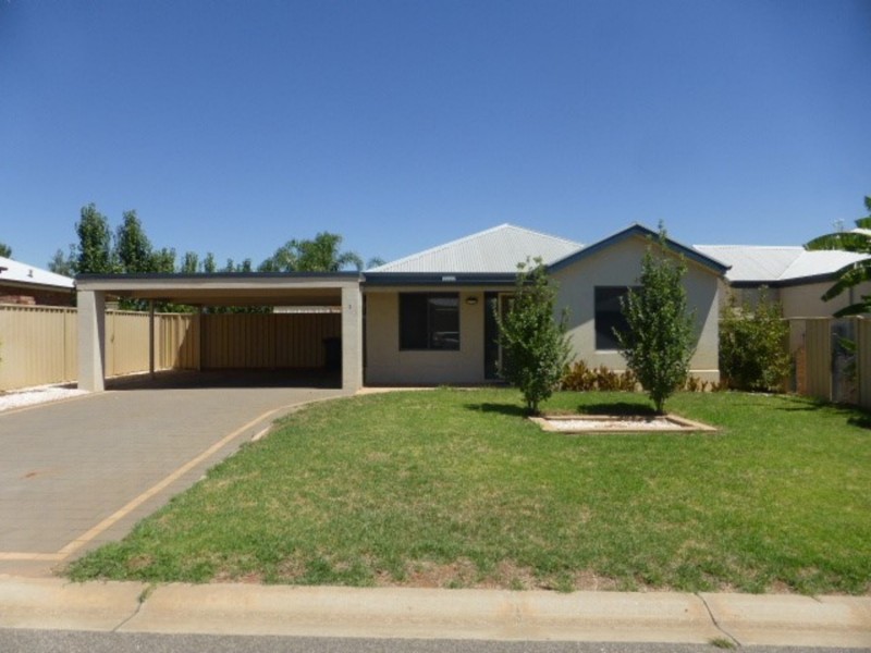 2 Robert Court, Gol Gol NSW 2738