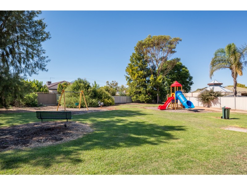 12 Elinda Court, Red Cliffs VIC 3496