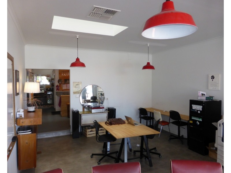 37 Deakin Avenue, Mildura VIC 3500