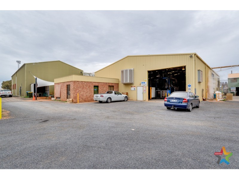 731-733 Koorlong Avenue, Irymple VIC 3498