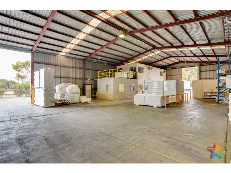 731-733 Koorlong Avenue, Irymple VIC 3498