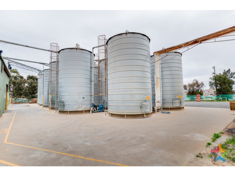 731-733 Koorlong Avenue, Irymple VIC 3498