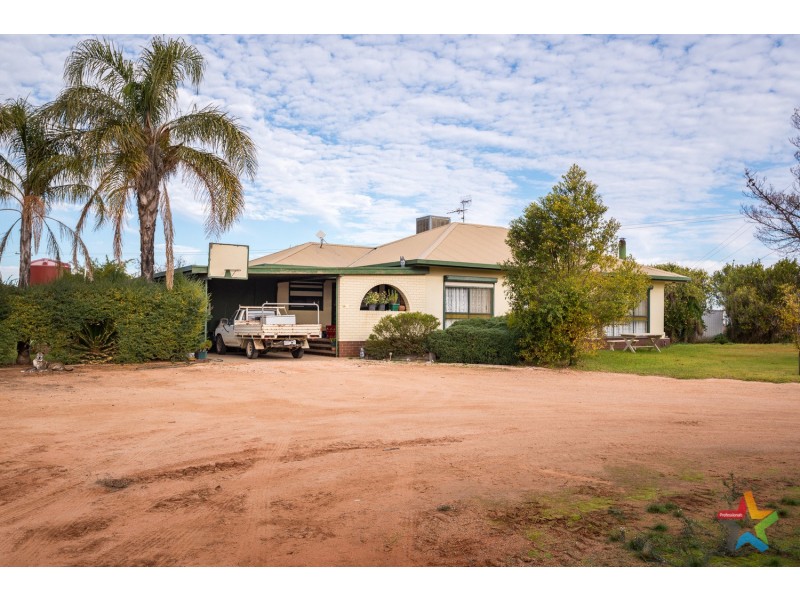 220 Stewart Road, Red Cliffs VIC 3496
