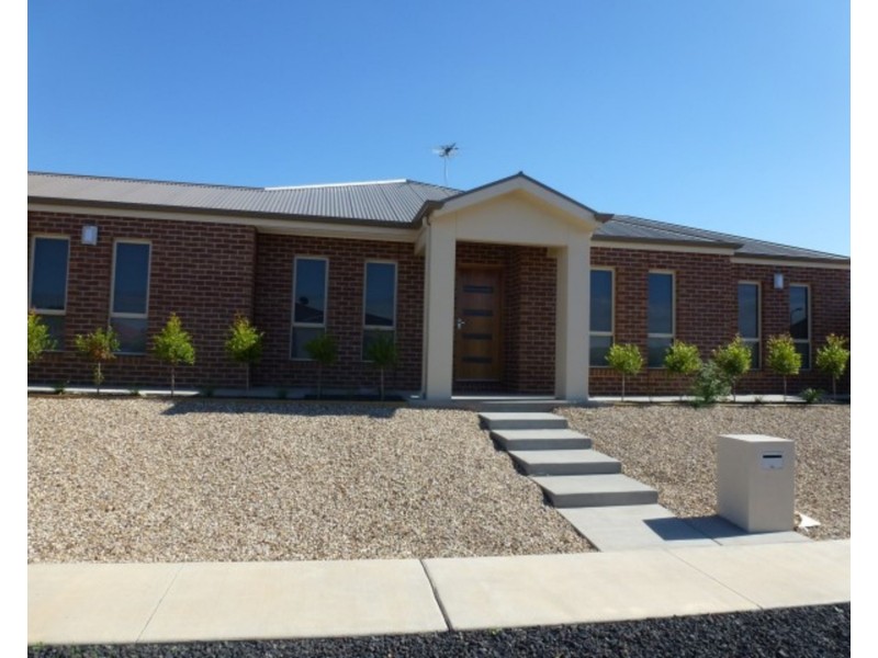 4 Lakeview Court, Mildura VIC 3500