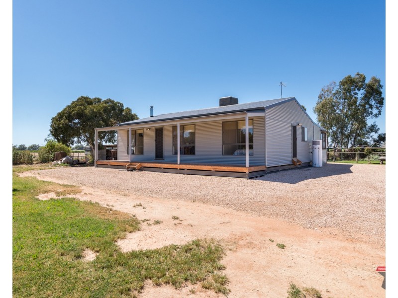 46 Church Road, Curlwaa NSW 2648