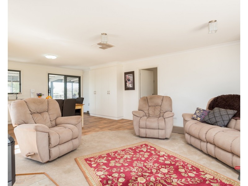 46 Church Road, Curlwaa NSW 2648