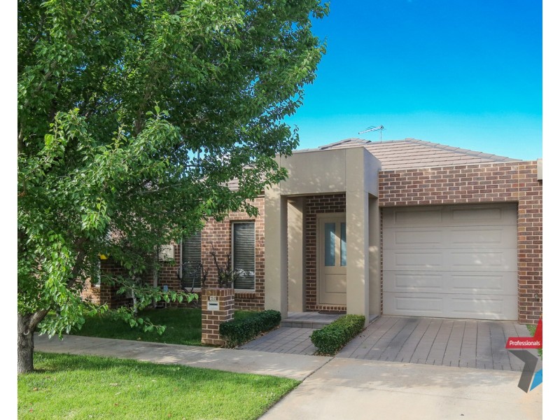 Villa 2/11 Rosemont Avenue, Mildura VIC 3500