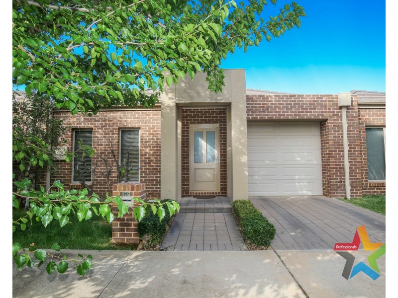 Villa 2/11 Rosemont Avenue, Mildura VIC 3500