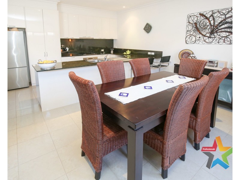 Villa 2/11 Rosemont Avenue, Mildura VIC 3500