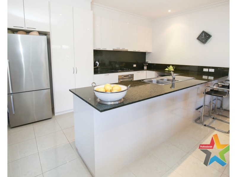 Villa 2/11 Rosemont Avenue, Mildura VIC 3500