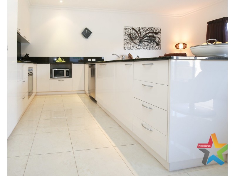 Villa 2/11 Rosemont Avenue, Mildura VIC 3500