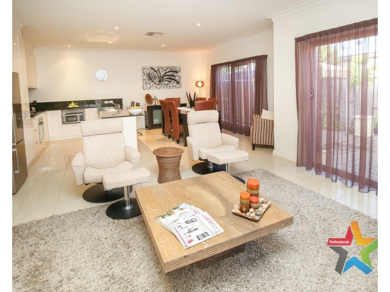 Villa 2/11 Rosemont Avenue, Mildura VIC 3500