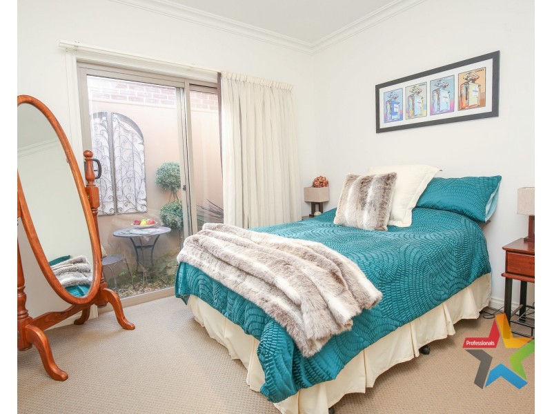 Villa 2/11 Rosemont Avenue, Mildura VIC 3500