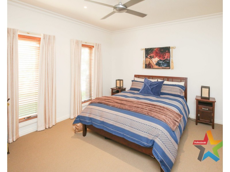 Villa 2/11 Rosemont Avenue, Mildura VIC 3500