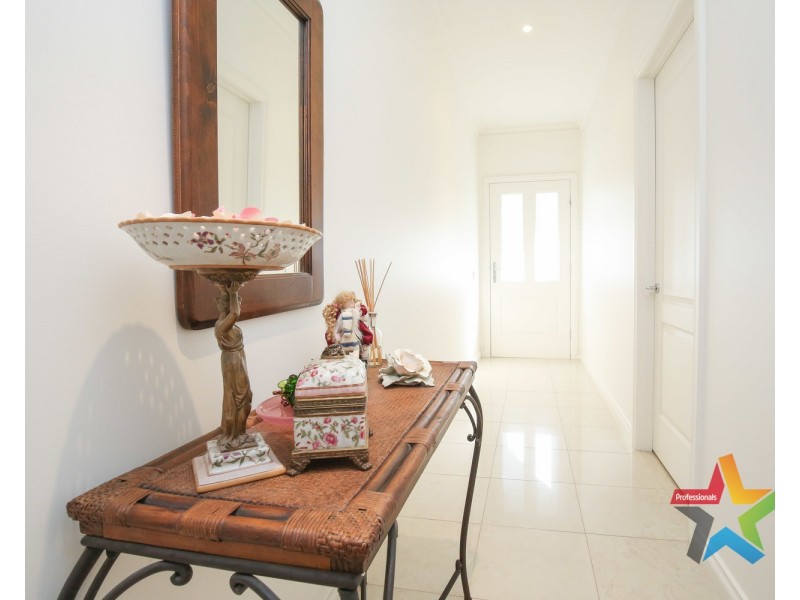 Villa 2/11 Rosemont Avenue, Mildura VIC 3500