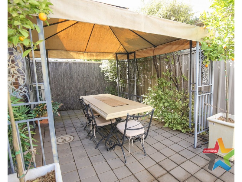 Villa 2/11 Rosemont Avenue, Mildura VIC 3500