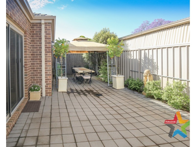 Villa 2/11 Rosemont Avenue, Mildura VIC 3500