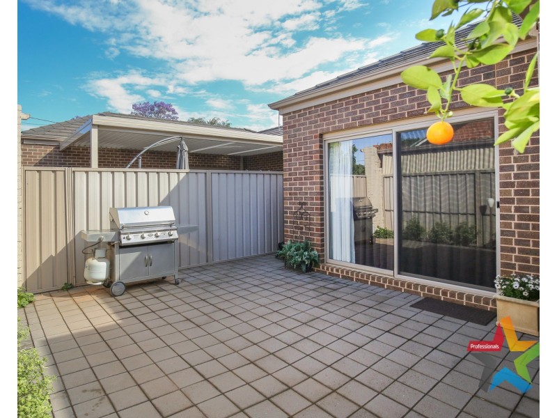 Villa 2/11 Rosemont Avenue, Mildura VIC 3500